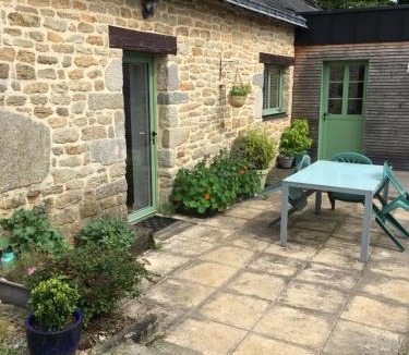 Le Faouet Bed & Breakfast | La chambre du Rouzen