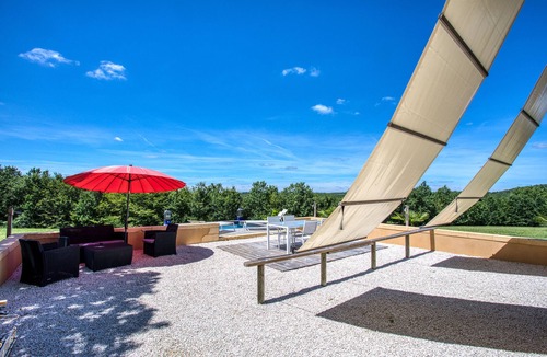 Peyrillac-et-Millac House | La clé des étoiles, Plus que Plus Plus, Atypical lodging