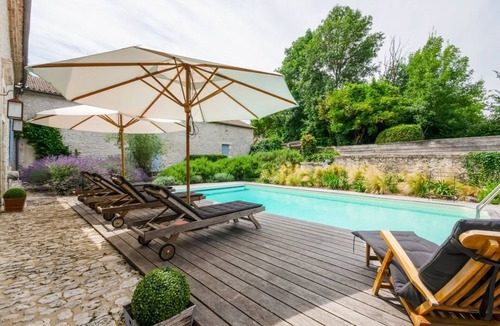 Loubezs-Bernac Villa | La Maison Des Moines