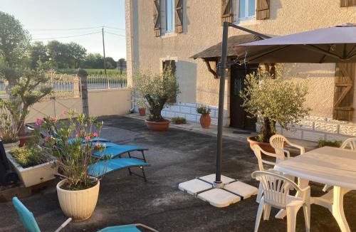 Ledeuix House | La Maison du soleil L Aulhere 3 étoiles ,Maison familiale 6-7 personnes, Jacuzzi , Massages bien-être en option