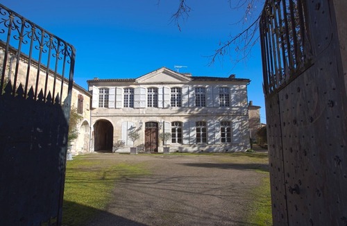 Condom Apartment | La Petite Gensac - Le Grenier Apartment. Sleeps 2