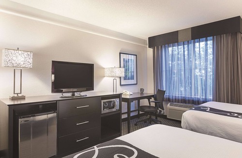 Survey Creek Hotel | La Quinta Inn & Suites by Wyndham Fort Lauderdale Tamarac