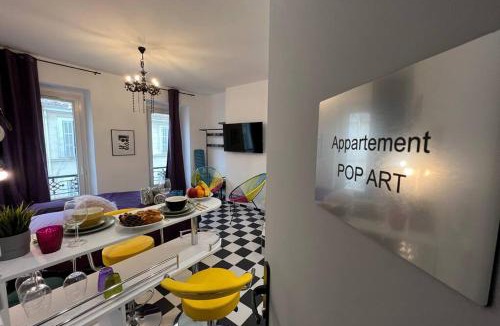 Le Camas Apartment | La Suite PopArt - Baignoire - Lit Rond