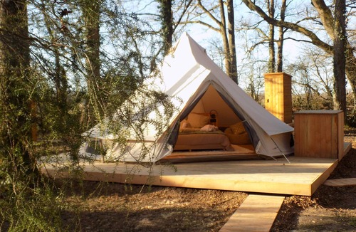 Le Vigeant Cottage | Lake view tent with private spa Copa cabanes 4