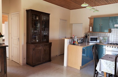 Saint-Plantaire Cottage | Lakeside Eguzon-Chantome, charming Cottage * ideal 2/4 people, beach 500m
