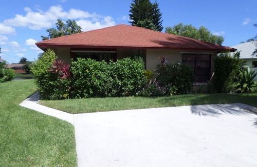 Greenacres House | LakeView 3/2 Single Family Home up to 6 people