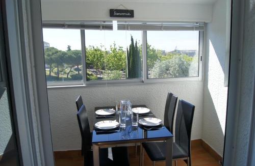 Cap d'Agde Apartment | Lara 3 - T2 Loggia Piscine 2 lits doubles Parking Près du centre-port et île Loisirs