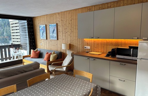 Chatel Apartment | Large 2 roomed apartment with fantastic views centrally located