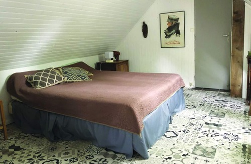 Trigueres Bed & Breakfast | Large bedroom above an artist's studio