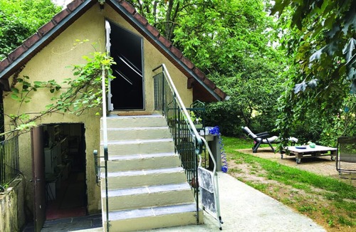 Trigueres Bed & Breakfast | Large bedroom above an artist's studio
