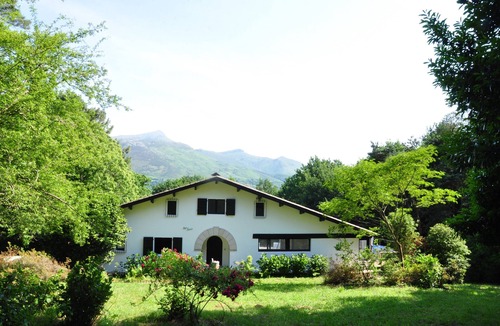 Ascain House | Large character house, exceptional view of the Rhune, 1 hectare, swimming pool