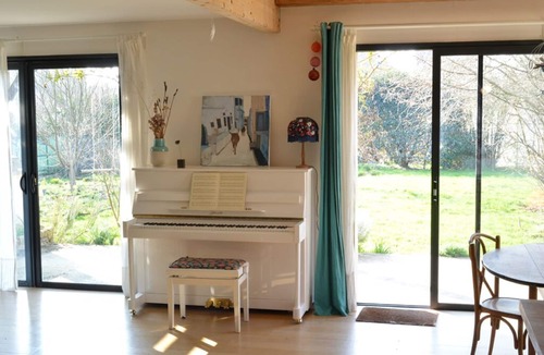 Ploemel House | Large family home in a quiet location 10 minutes from the beach