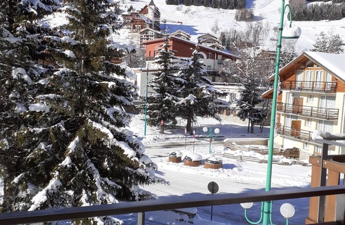 Les Deux Alpes Apartment | Lauvitel J2 at the foot of the slopes and lifts