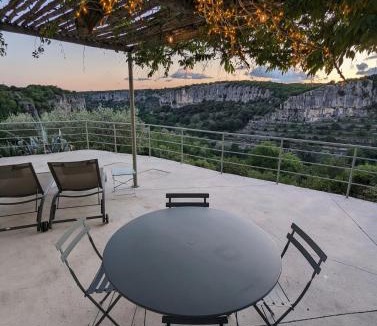 Balazuc Apartment | Le 180 à Balazuc - Vue exceptionnelle sur les Gorges de l'Ardèche & Jacuzzi