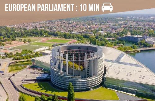 Poteries Apartment | LE LUXURY LOFT - CENTER l DECEMBER MAR-KET l EUROPEAN PARLIAMENT l PARKING l NETFLIX - SPACIOUS & UNIQUE - LE LUXURY LOFT - CENTRE l MARCHÉ DE NOËL l PARLEMENT EUROPÉEN l PARKING l NETFLIX - SPACIEUX & UNIQUE