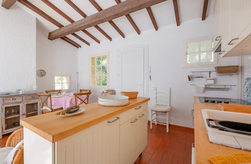 La Croix-Valmer House | Le Mas des Oliviers with Balcony - Welkeys