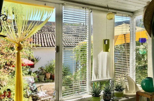 Blois House | Le Poinçon renversé Cozy and green