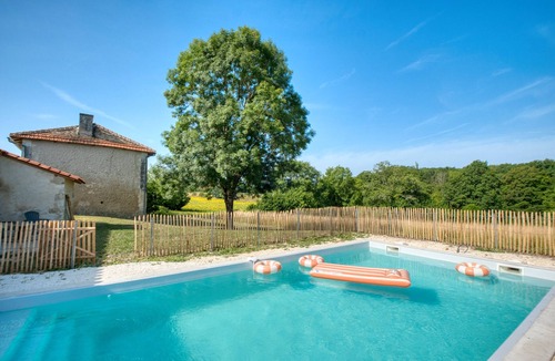 Allemans House | Le Poirier Dordogne – 15 guests, private pool, terrace, charming large gîte in peaceful setting