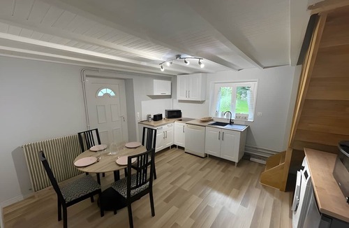 Saint-Nectaire House | Le Puy d’Eraigne: peaceful, cool apartment with terrace and optional garage on request