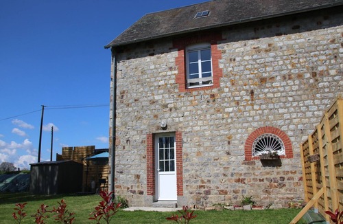 Domfront en Poiraie House | Le Vieil Home, at the foot of the medieval city