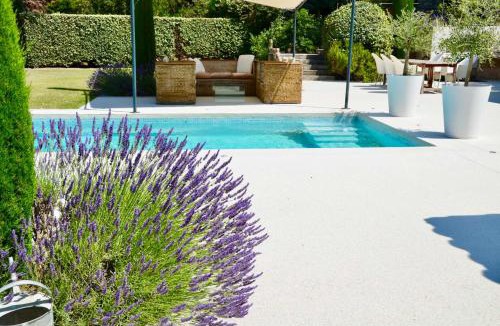 Oppede House | Les Cerisiers maison bertuli climatisé, Piscine chauffée, lit King size, classé 5 étoiles