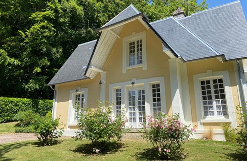 Pierrefitte-en-Auge House | Les Deux Maisons du Château