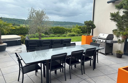 Courthiezy House | « Les Deux Piliers » Villa Avec Piscine au Beau Milieu de la Vallée Champenoise