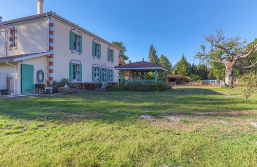 Trensacq House | Les Maisons Des Houssats with shared pool and private terrace.