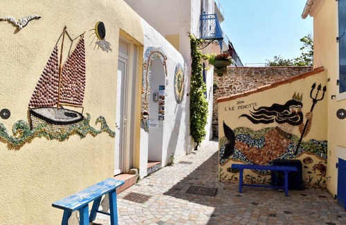 Olonne-sur-Mer Apartment | Les Sables/Olonne T2 apartment with garden, 10 min from beaches and center.