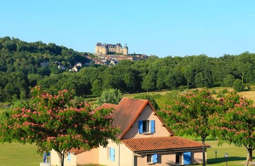 Hautefort House | Les SOURCES Comfort, SPA, Pool, Fishing pond, Playground, Jacuzzi.