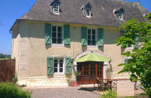 Lucq-de-Bearn House | Les Vieux Chenes -18th century house With Mountain Views & Large Pool