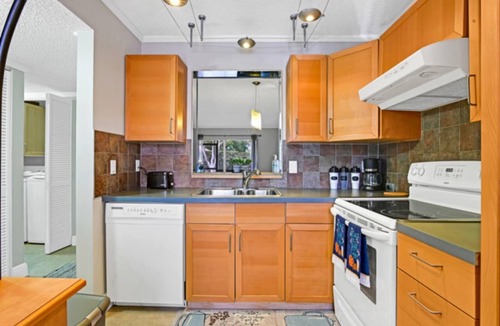 Miramar Apartment | Light & Airy 2-Bedroom Lakeview Condo with Pool