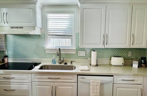 Delray Beach Cottage | Light and Bright 1 Bed 1 Bath Cottage in Downtown Delray Beach