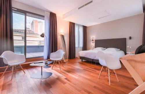 Hotel de Ville - Quinconces Bed & Breakfast | LOFT luxe hyper centre: terrasse/piscine/salle de sport