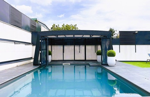 Vouvray House | Loft with swimming pool and apartment