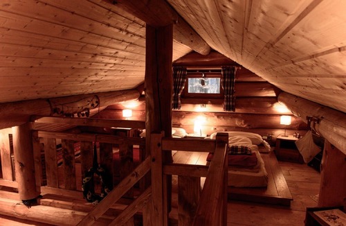 La Haye-du-Theil Cottage | Log house