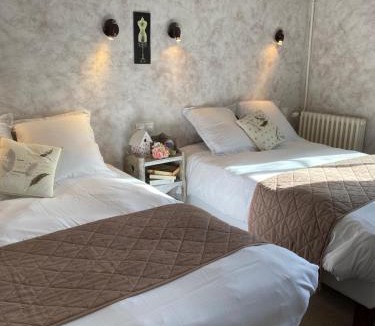 Pontlevoy Hotel | Logis Hôtel Auberge De L'ecole