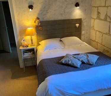 Pontlevoy Hotel | Logis Hôtel Auberge De L'ecole