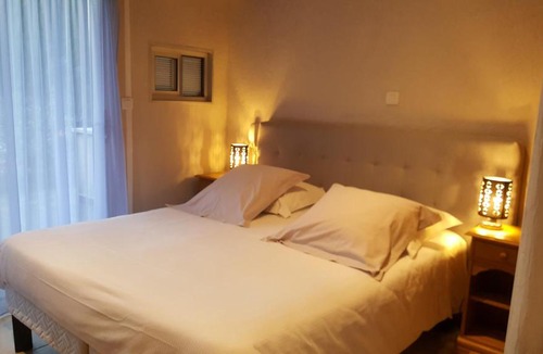 Villeneuve-les-Avignon Hotel | Logis Hôtel - Restaurant Résidence Les Cèdres