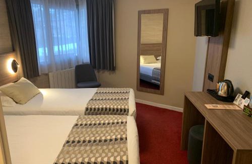 Embrun Hotel | Logis Hotel Le Lac