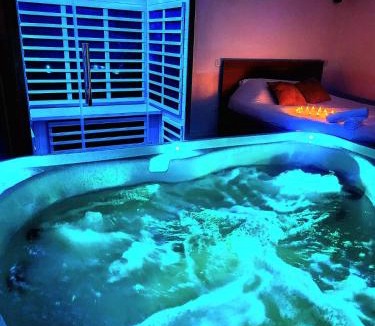 La Valentine Apartment | Love room Jacuzzi Sauna Privatif Marseille