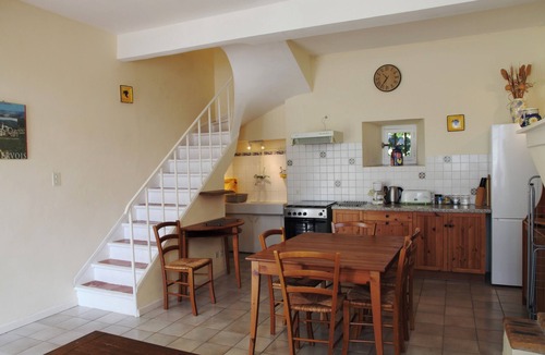 Douzens House | Lovely gite in wine domaine with large shared pool, games barn & petanque court