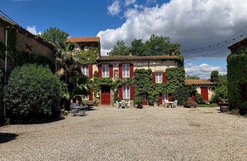 Douzens House | Lovely gite in wine domaine with large shared pool, games barn & petanque court