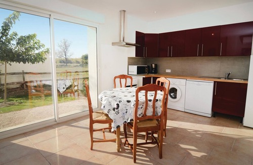 Le Sambuc House | Lovely home in Le Sambuc with WiFi