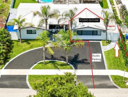North Corals Apartment | Lush Florida King Bed Studio - Dog Friendly Oasis