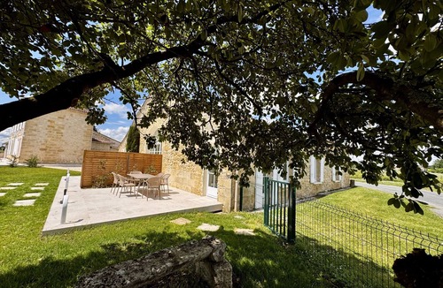 Saint-Sulpice-de-Faleyrens House | Luxury 3-bedroom king-size house with pool view