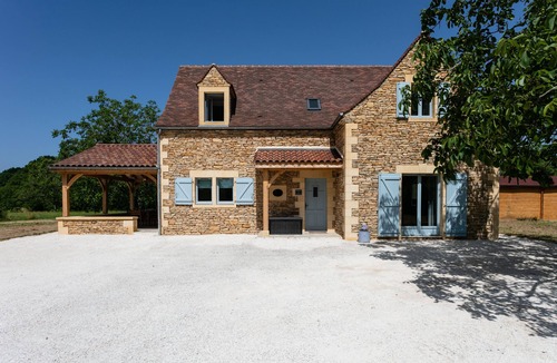 Saint-Crepin-et-Carlucet House | Luxury 3 Bed Home with Heated Swimming Pool, Brand New Air Con and Boules Pitch