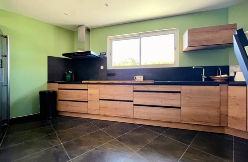 Sete Villa | Luxurious 5-Room Villa with Private Pool, AC, and WIFI, 200m from Beach