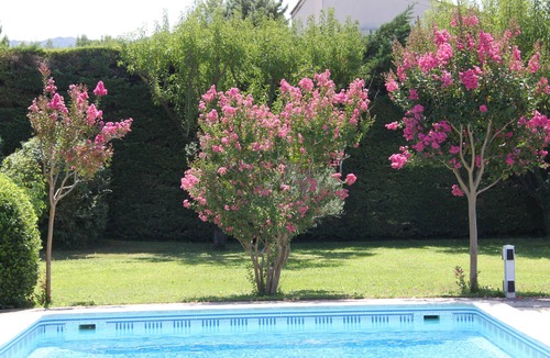 Eygalieres Villa | Luxurious, air-conditioned villa, ten minutes stroll to vibrant Eygalieres