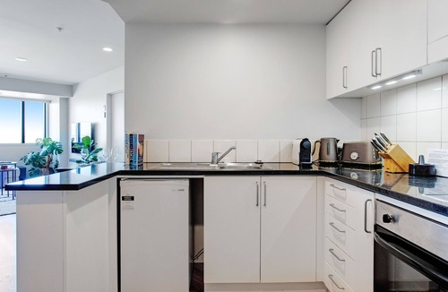 Takapuna Apartment | Luxurious Takapuna 1BR Apt Gym Tennis Rooftop HotTub